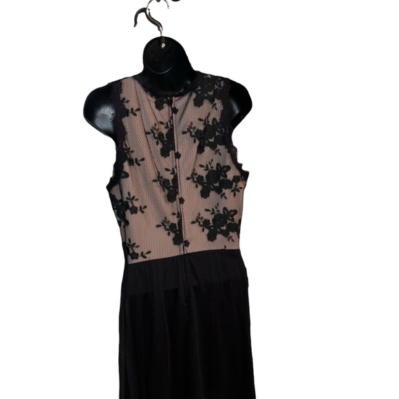 Elegant Black Floral Dress - Picture 4 of 11